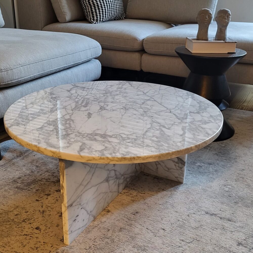 Stolik z marmuru Bianco Carrara