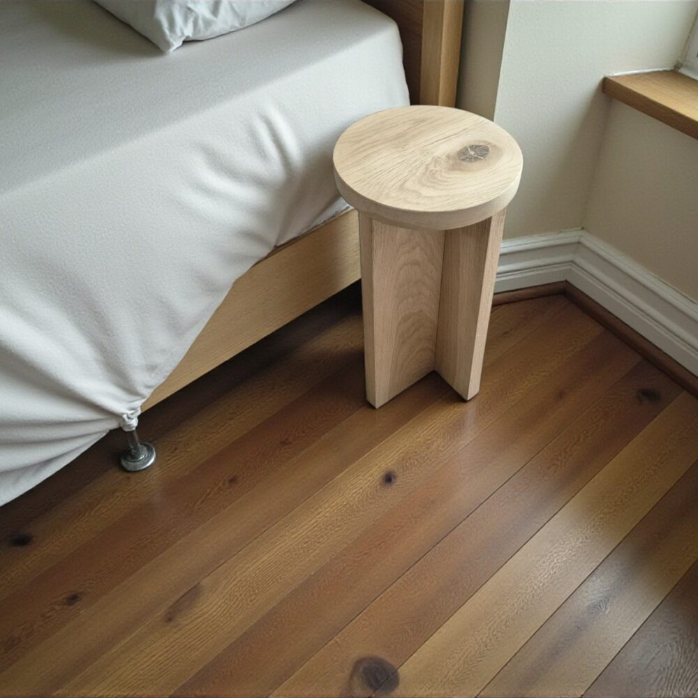 Stolik dębowy przyłóżkowy